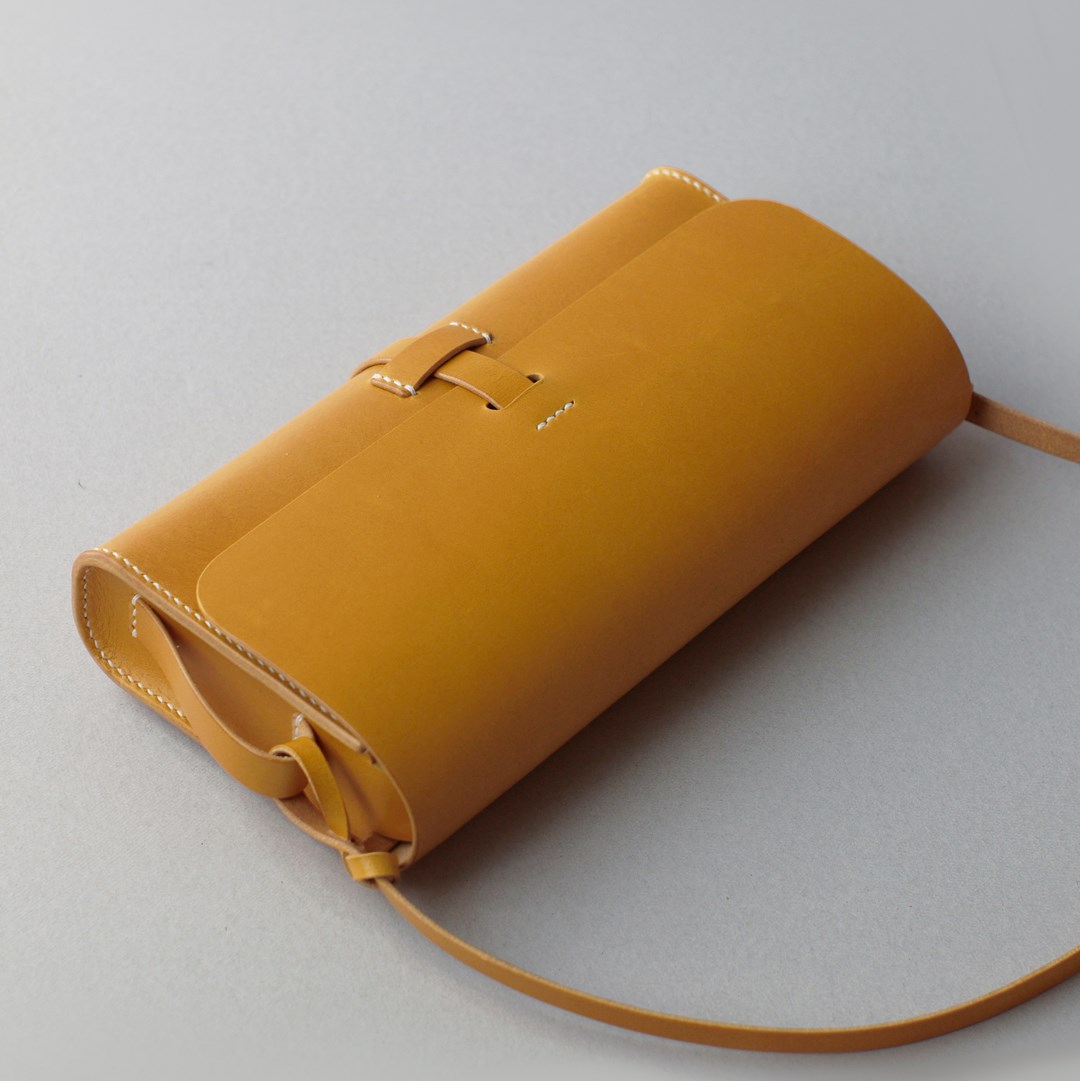 kumosha hand stitched leather shoulder bag "mimi-tsuki" yellow