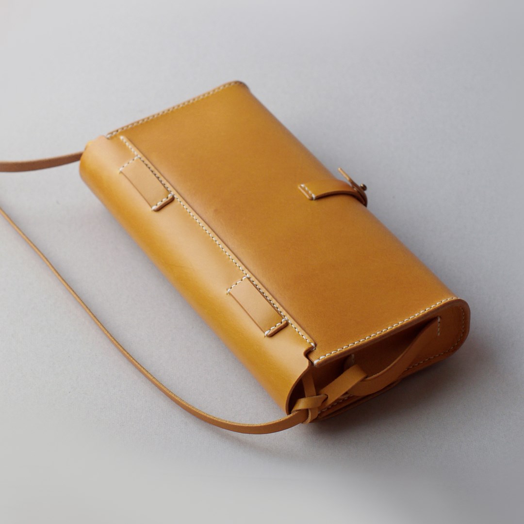 kumosha hand stitched leather shoulder bag "mimi-tsuki" yellow
