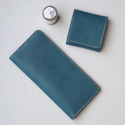 青い手縫いの長財布１型とコインケース２型が完成しました