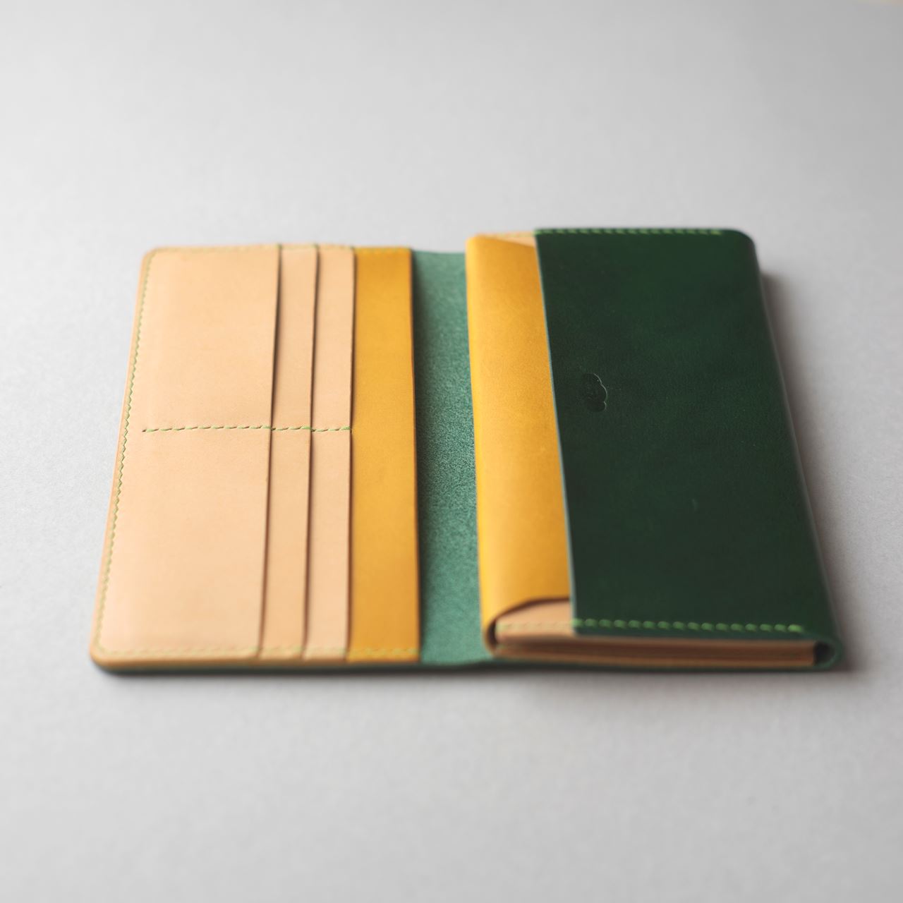 緑と黄と生成りの長財布２型が完成しました